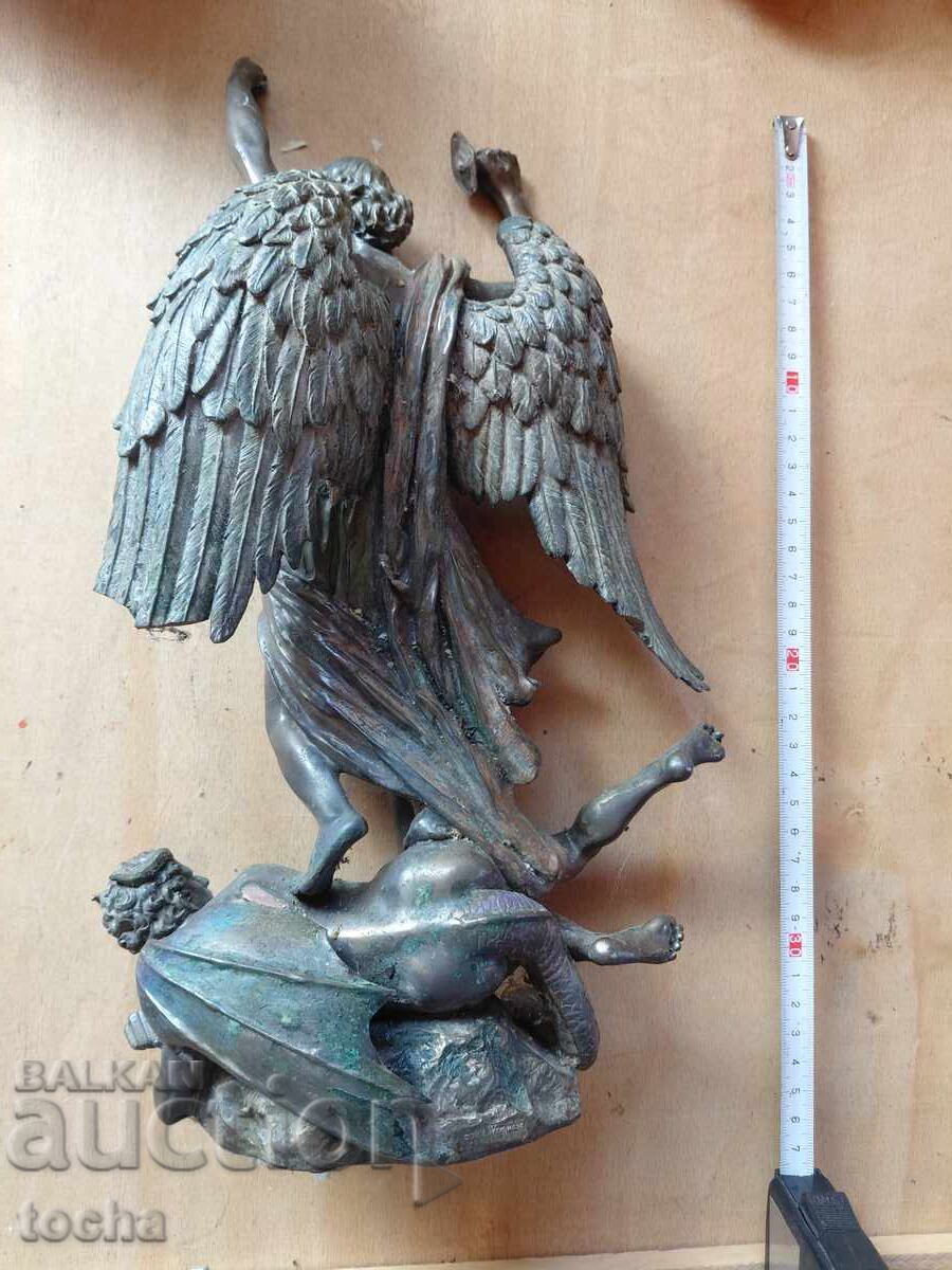 Figurină "victoria asupra răului" - 7