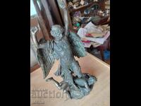 Figurină "victoria asupra răului"