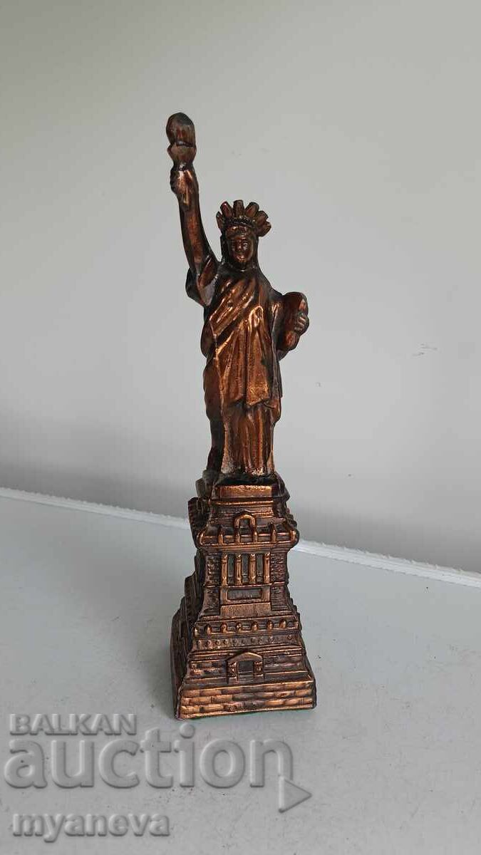 Licitație Statuia Libertății, statuetă veche din America Licitație Statuia Libertății, statuetă veche din America