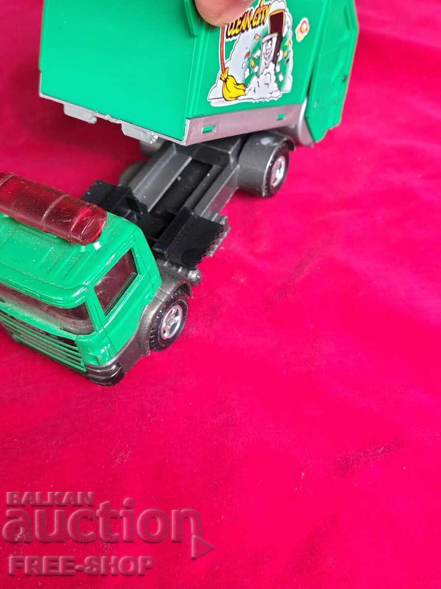 Mașinuță Majorette Italia cu preț € 9.99 | 19.54 BGN