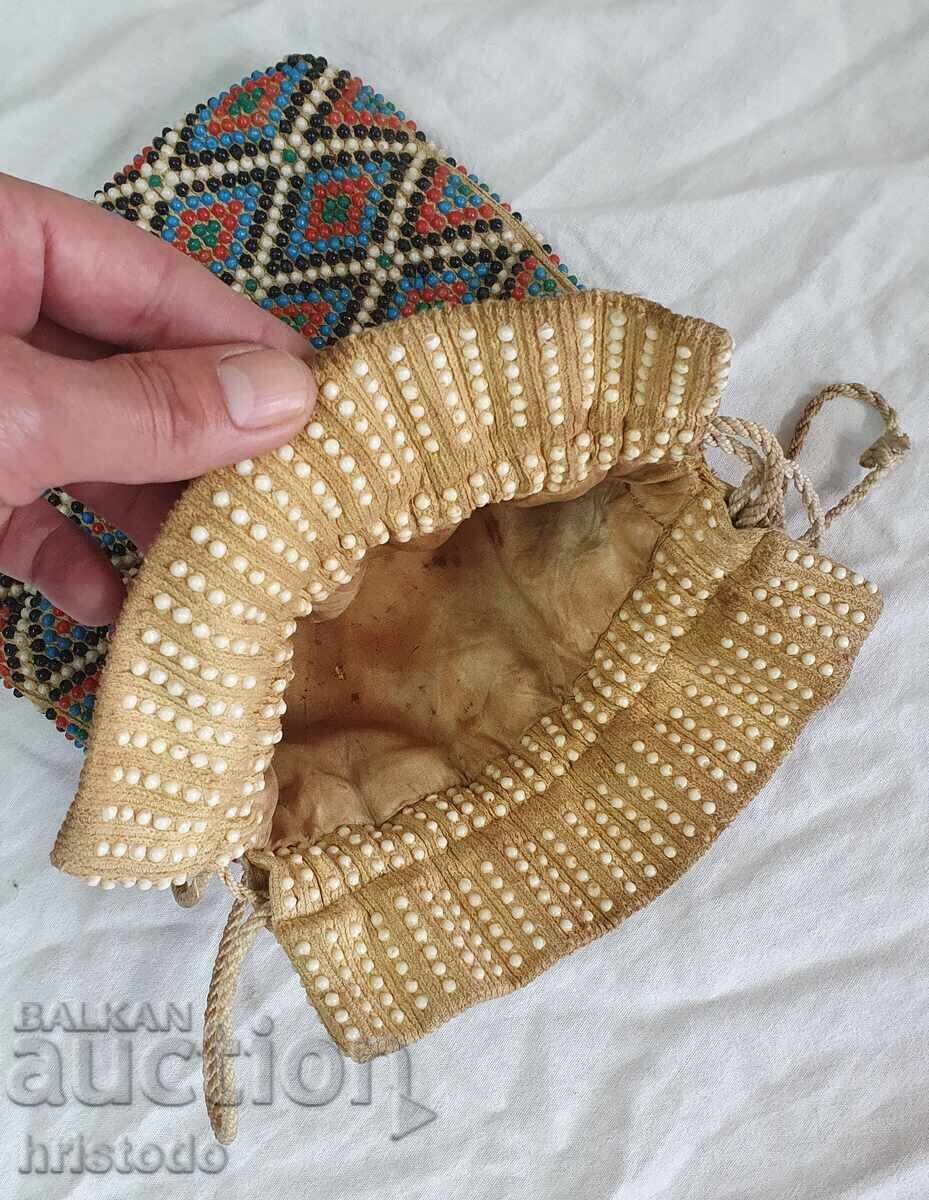 Παράδοση Παλιά αναγεννησιακή θήκη, πουγκί, πορτοφόλι με χάντρες Παράδοση Παλιά αναγεννησιακή θήκη, πουγκί, πορτοφόλι με χάντρες