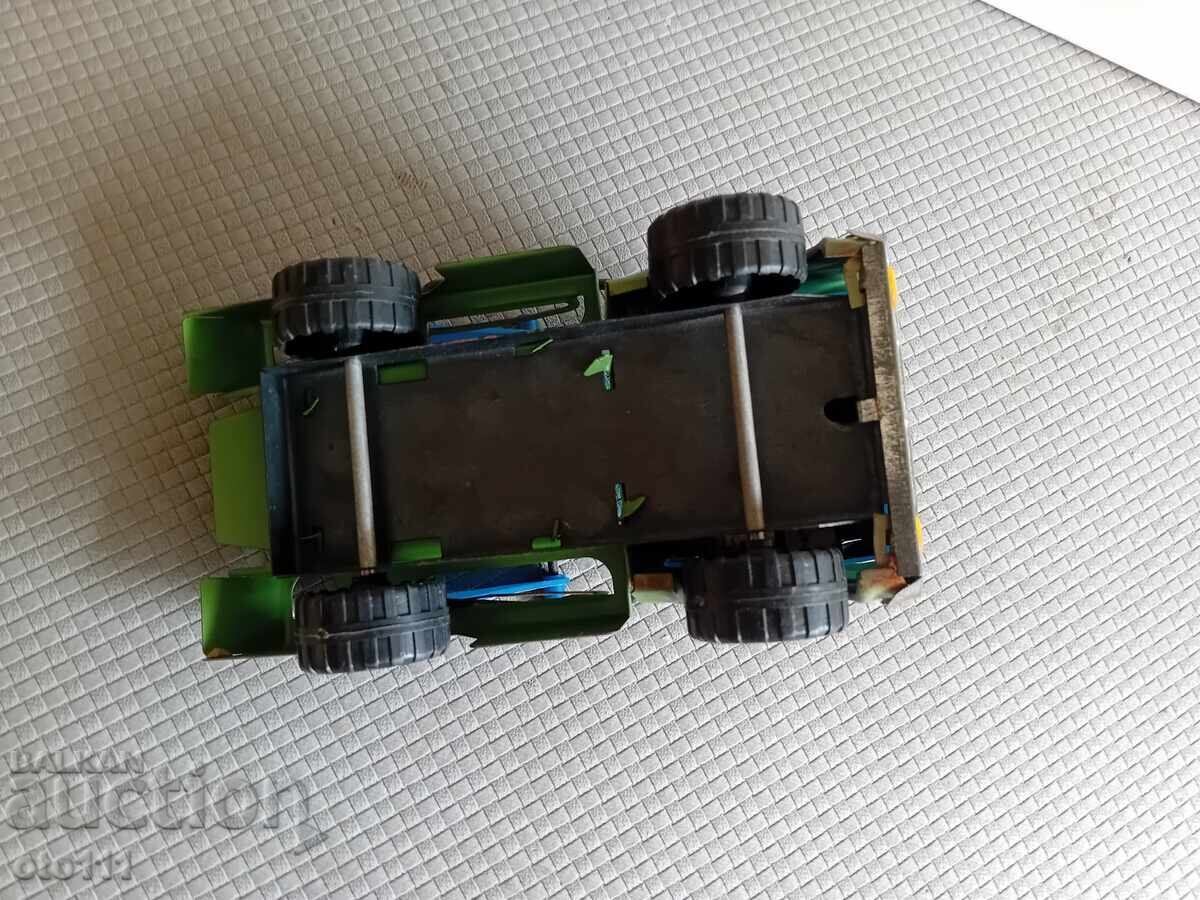 Livrarea JUCĂRIE VECHE DIN TABLĂ Livrarea JUCĂRIE VECHE DIN TABLĂ