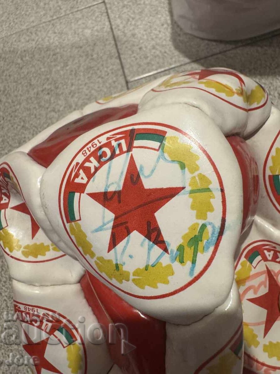 Livrarea Minge cu autografe CSKA
