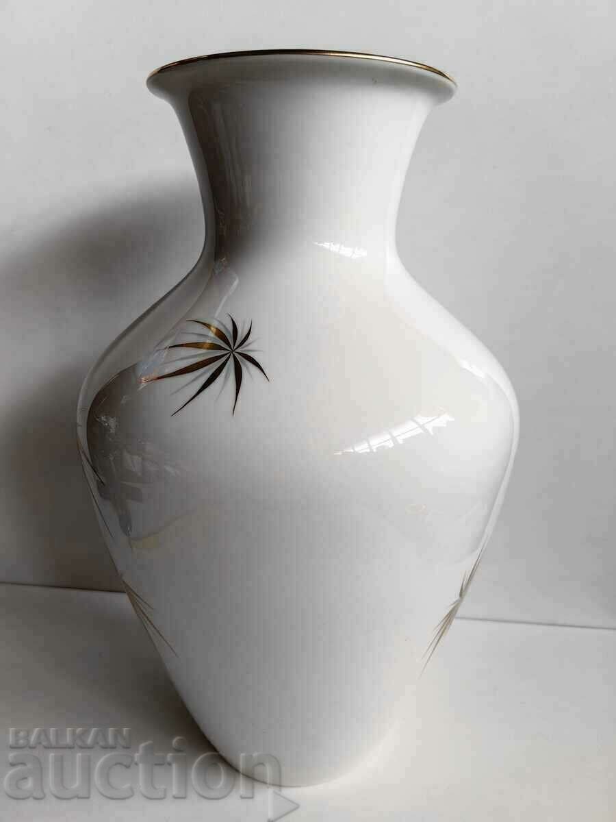 . BAVARIA VAZA DE PORCELAN MARCAT DE LUX URIASA cu preț € 19.00 | 37.16 BGN . BAVARIA VAZA DE PORCELAN MARCAT DE LUX URIASA cu preț € 19.00 | 37.16 BGN