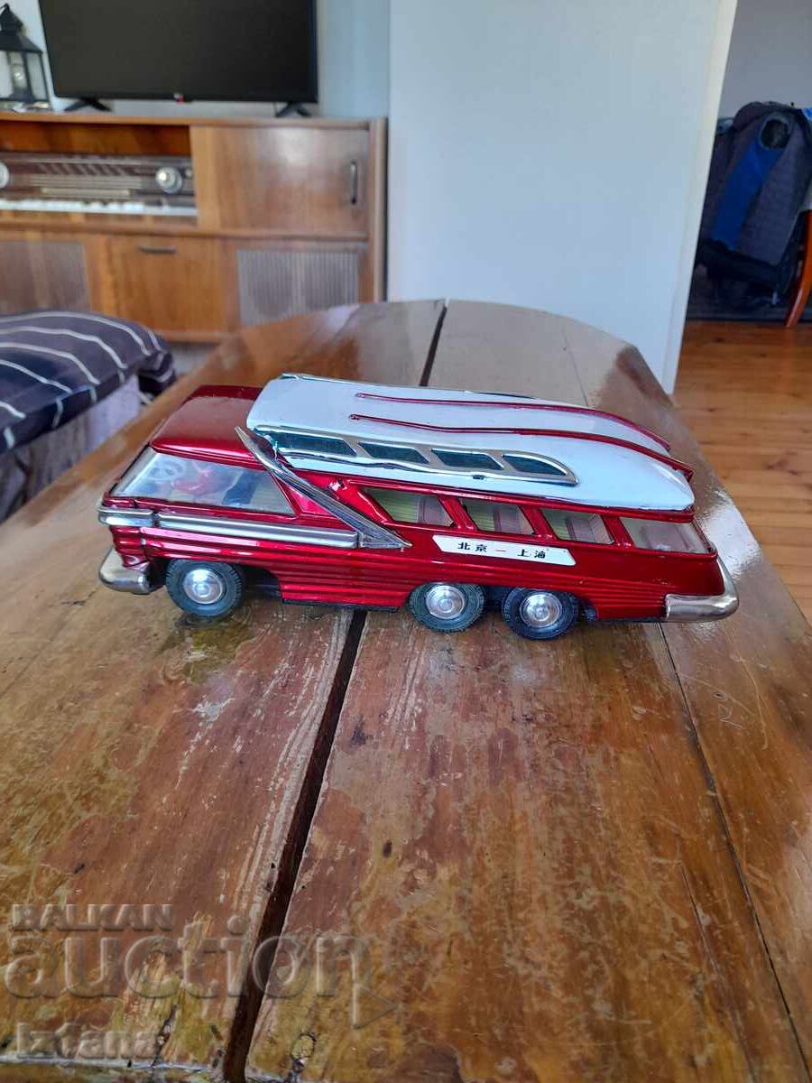 Стара играчка автобус