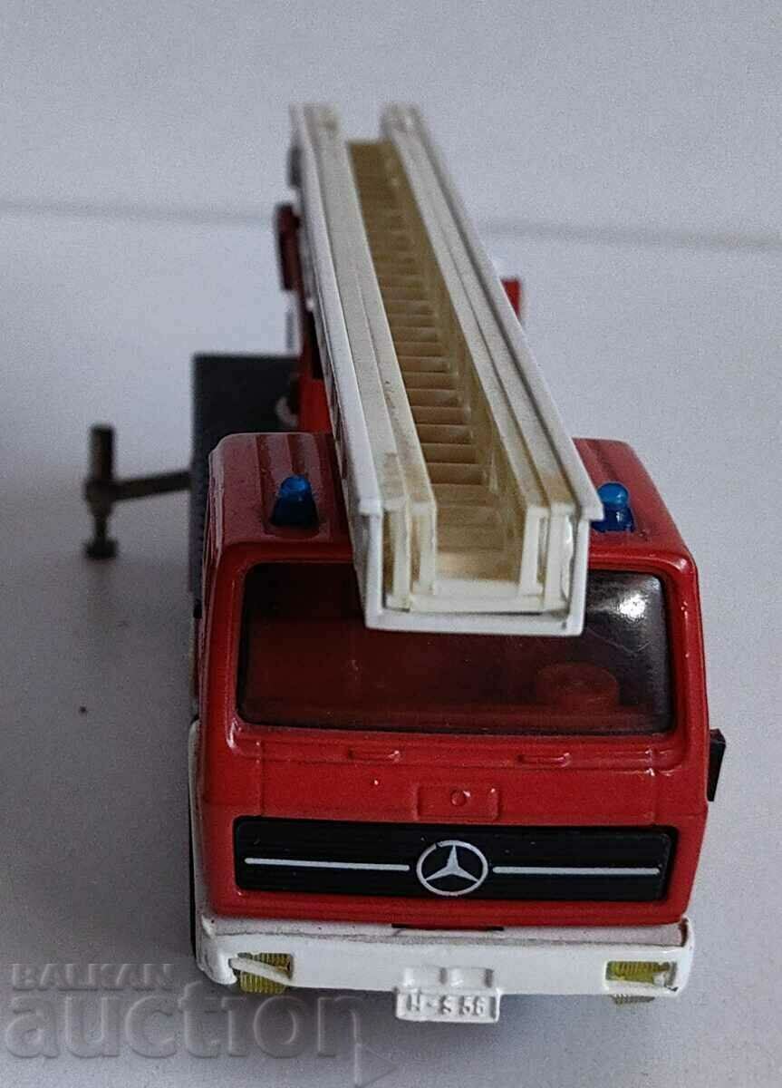 Licitație MAȘINĂ DE POMPIERI FIER+PLASTIC NEFOLOSITĂ GERMANIA DE VEST Licitație MAȘINĂ DE POMPIERI FIER+PLASTIC NEFOLOSITĂ GERMANIA DE VEST