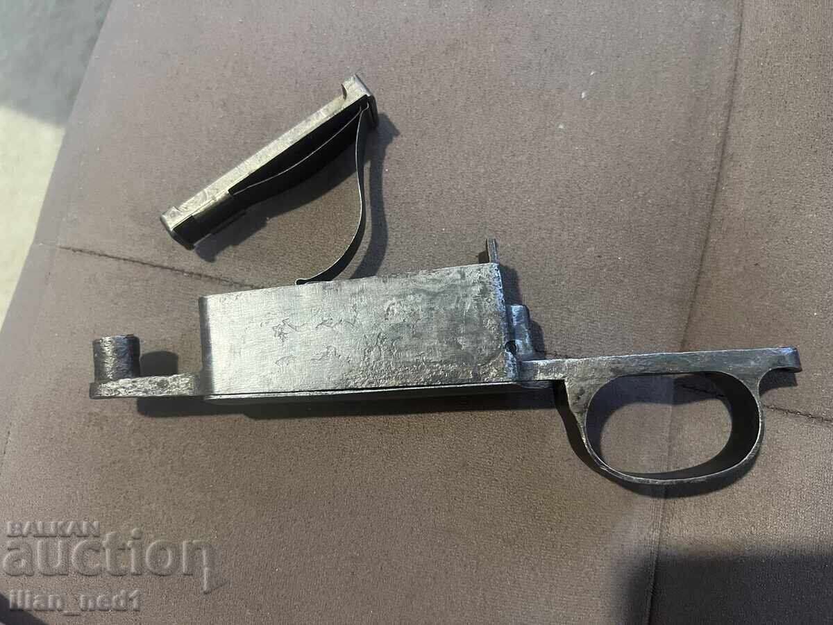 Cutie pentru cartușe de Mauser sârbesc cu preț € 110.00 | 215.14 BGN