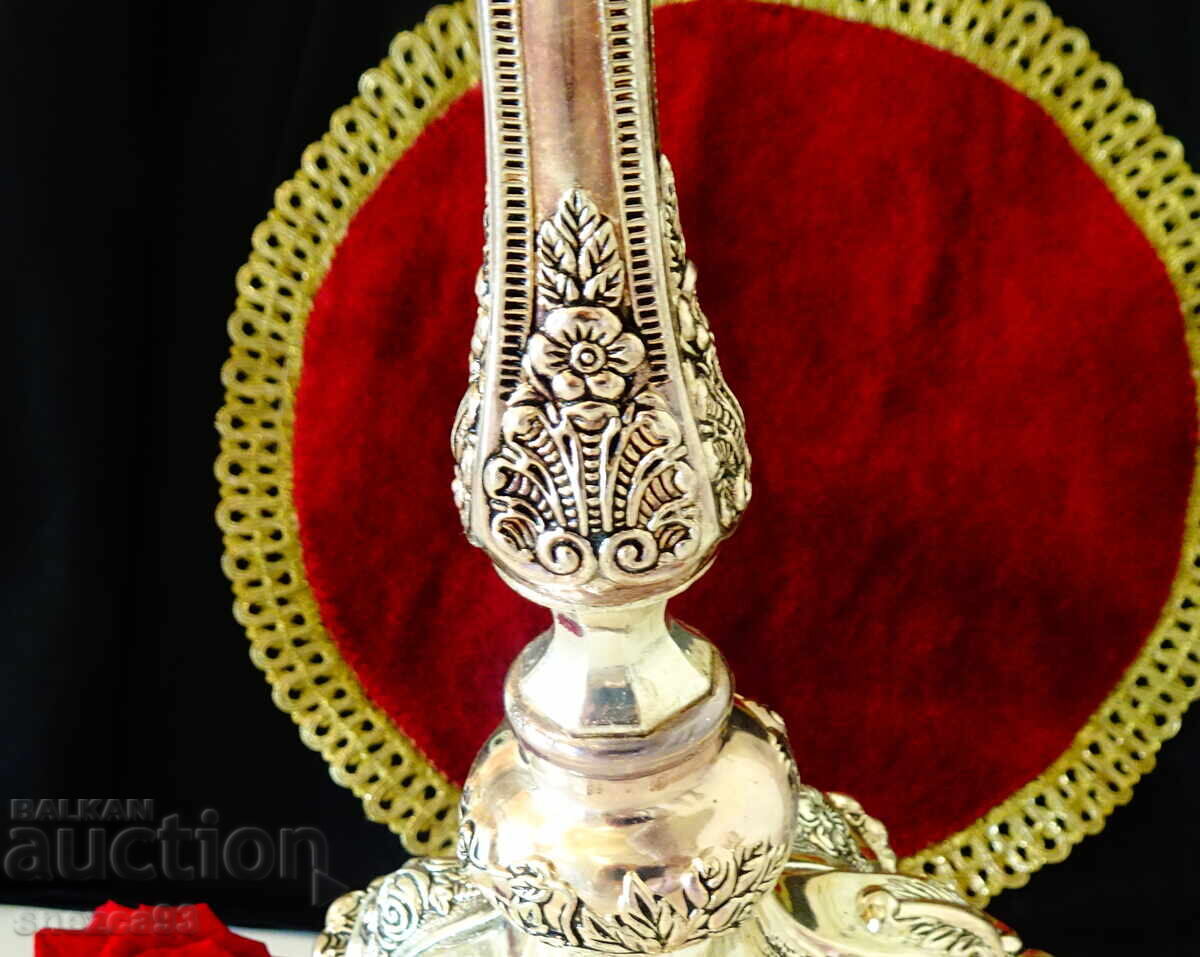 Licitație Sfeșnic argintat, trandafiri, ornamente, 36 cm, 1 kg Licitație Sfeșnic argintat, trandafiri, ornamente, 36 cm, 1 kg