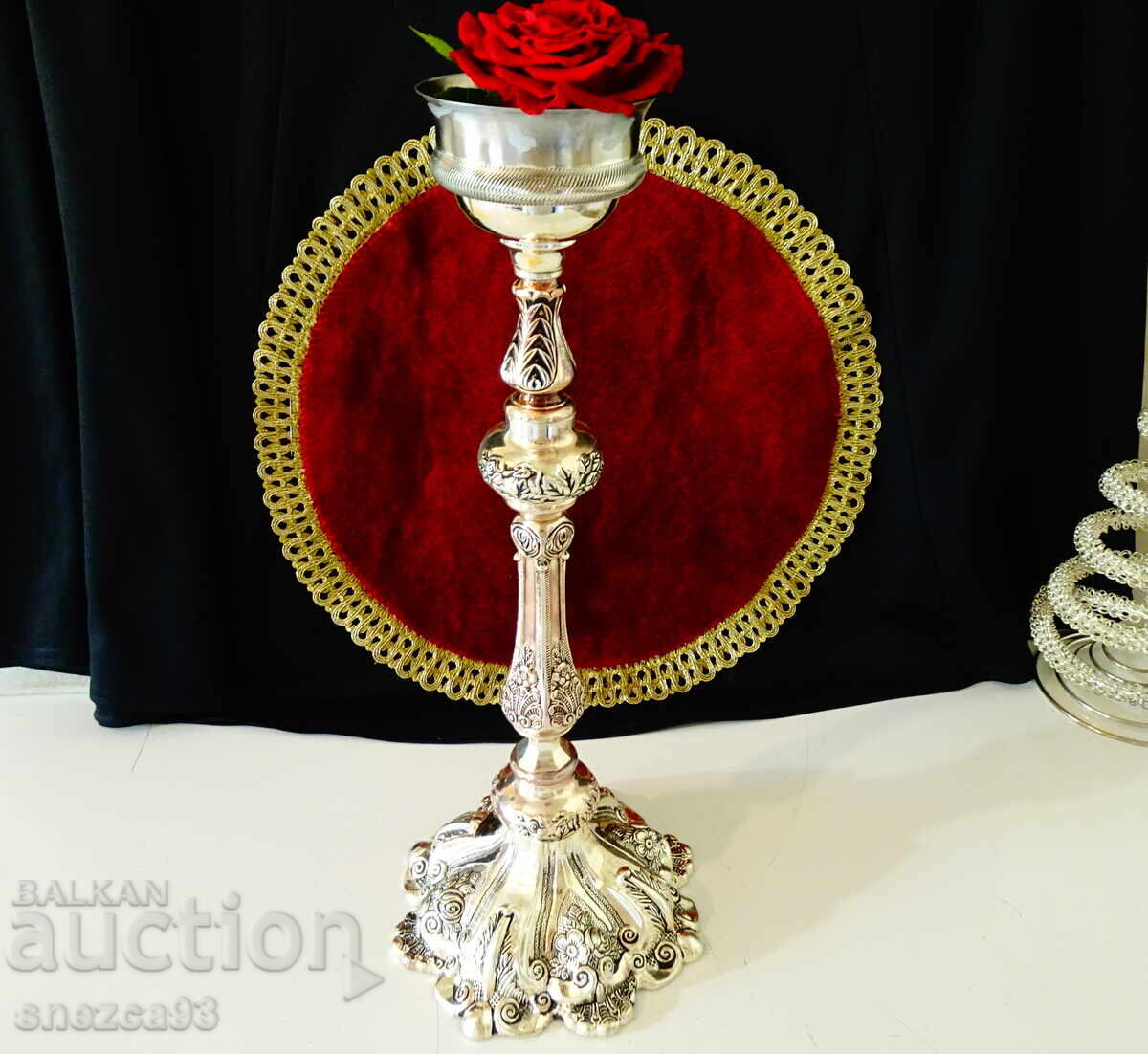 Sfeșnic argintat, trandafiri, ornamente, 36 cm, 1 kg Sfeșnic argintat, trandafiri, ornamente, 36 cm, 1 kg