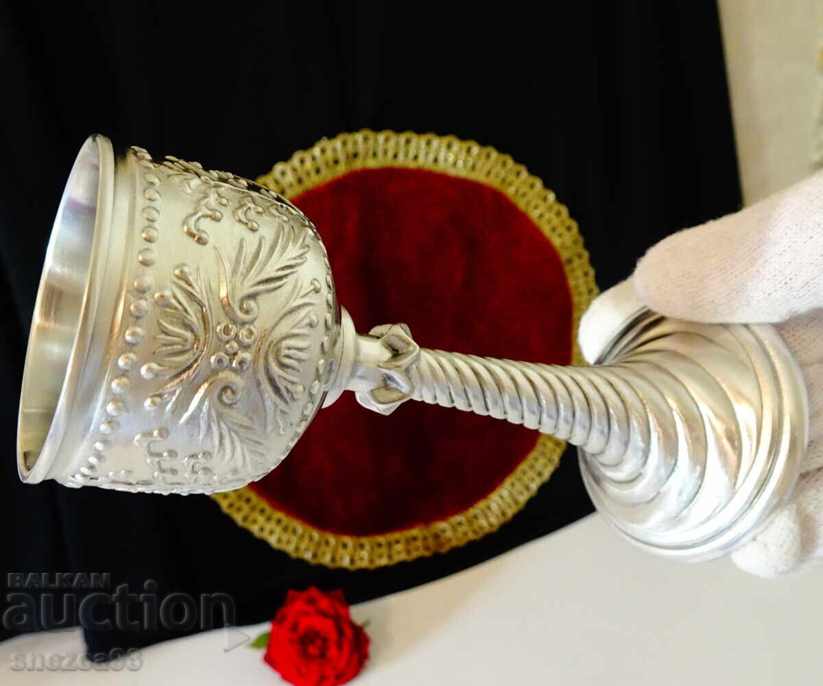 Cupă din cositor pe picior cu ornamente vikinge - 5