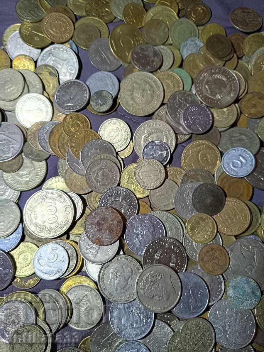 Livrarea Mega lot de peste 5 kg de monede din diferite țări