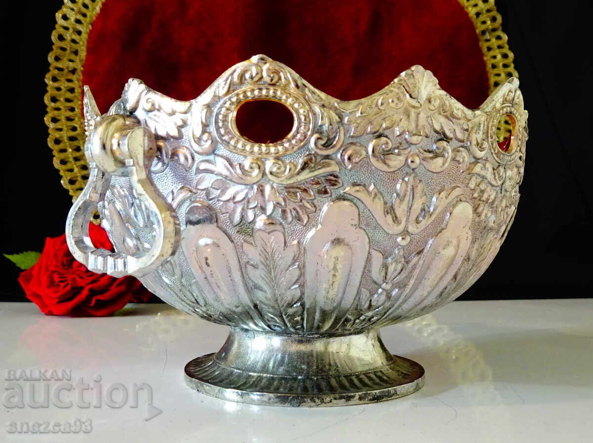 Fructieră argintată Enesco, piedestal, ornamente cu preț € 14.99 | 29.32 BGN