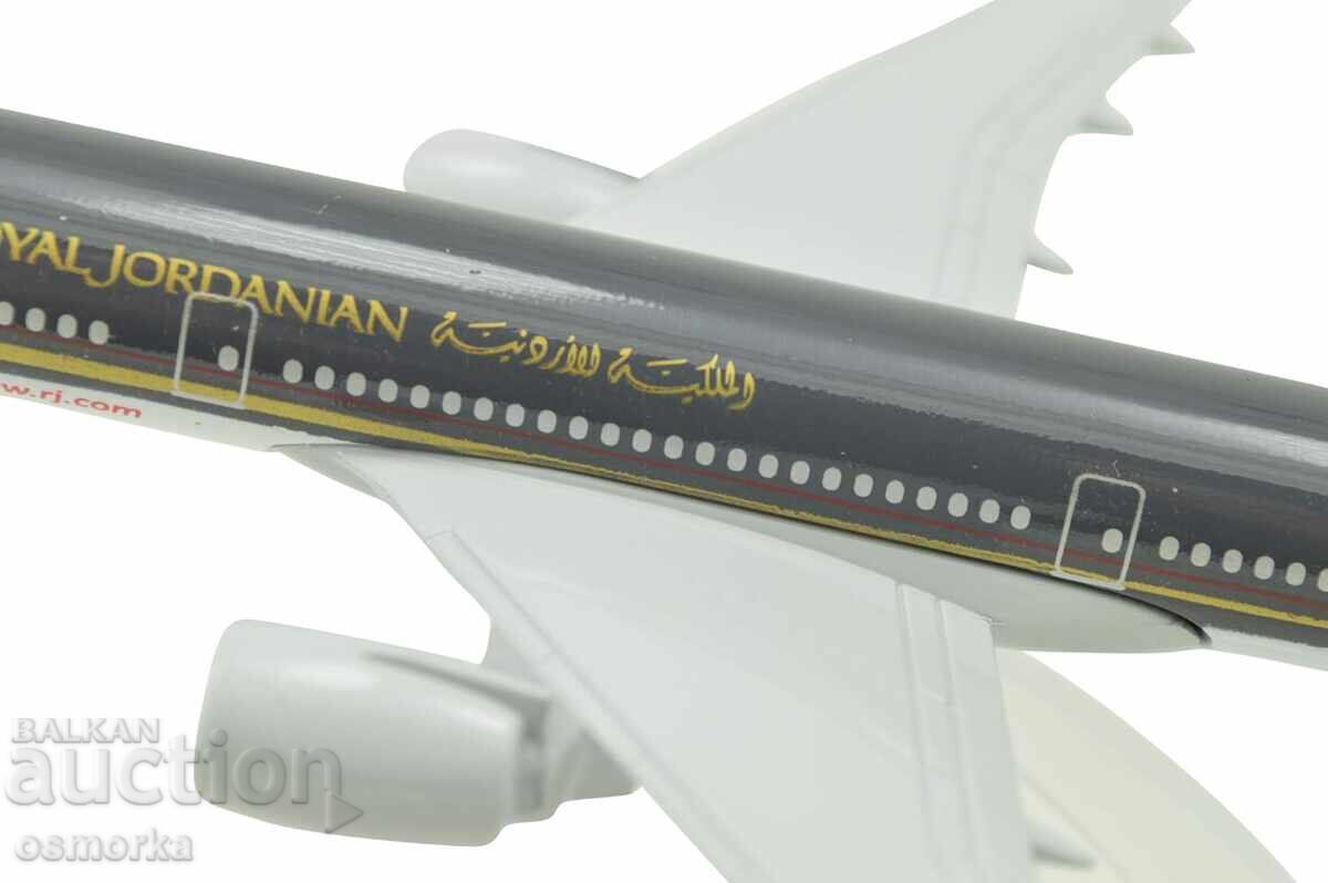 Model avion Boeing 787 Royal Jordanian machetă frumoasă - 7