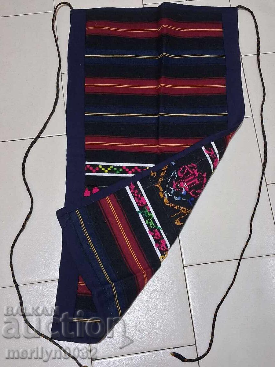 Licitație Șorț vechi țesut manual cu broderie, costum