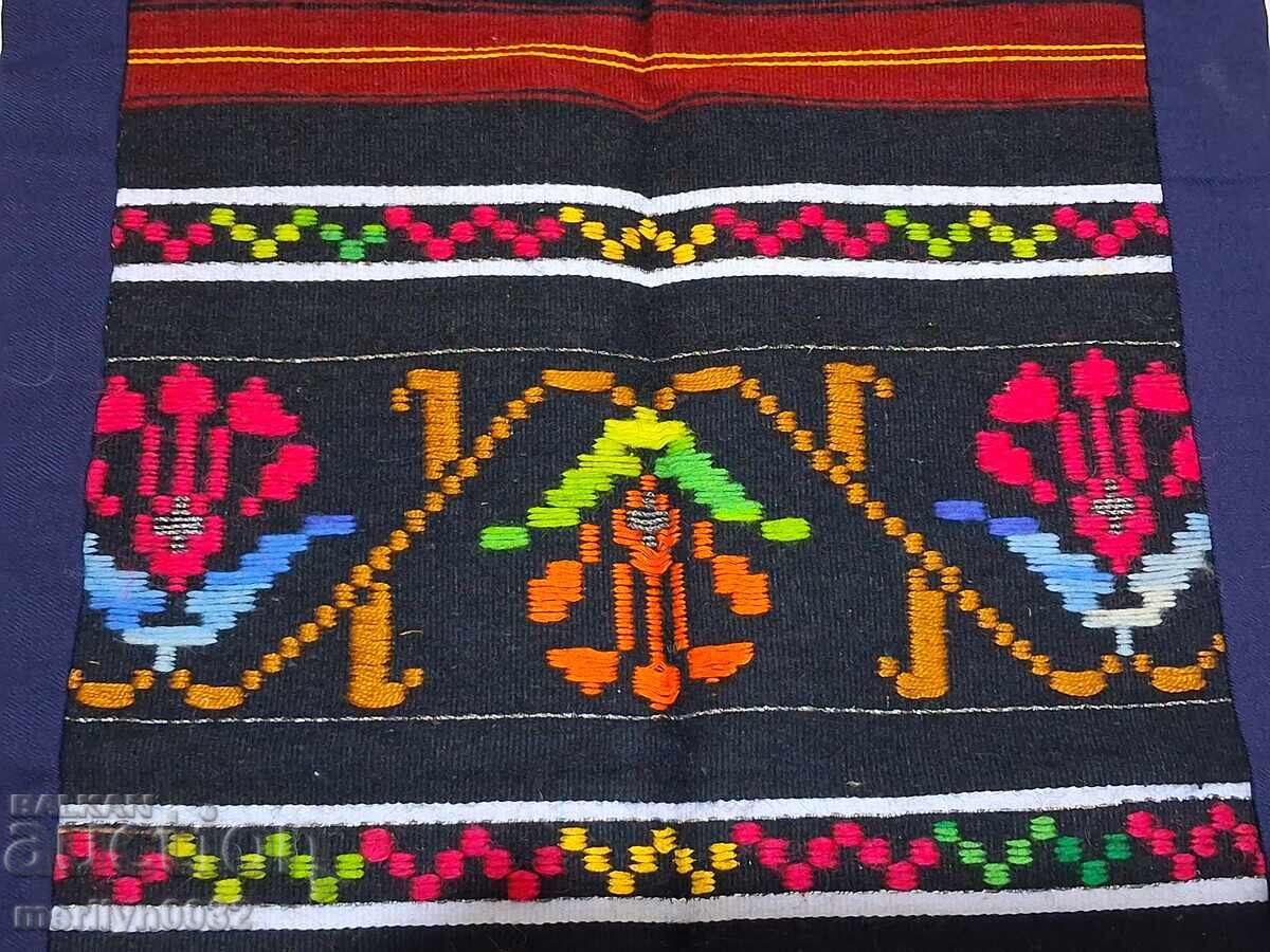 Livrarea Șorț vechi țesut manual cu broderie, costum