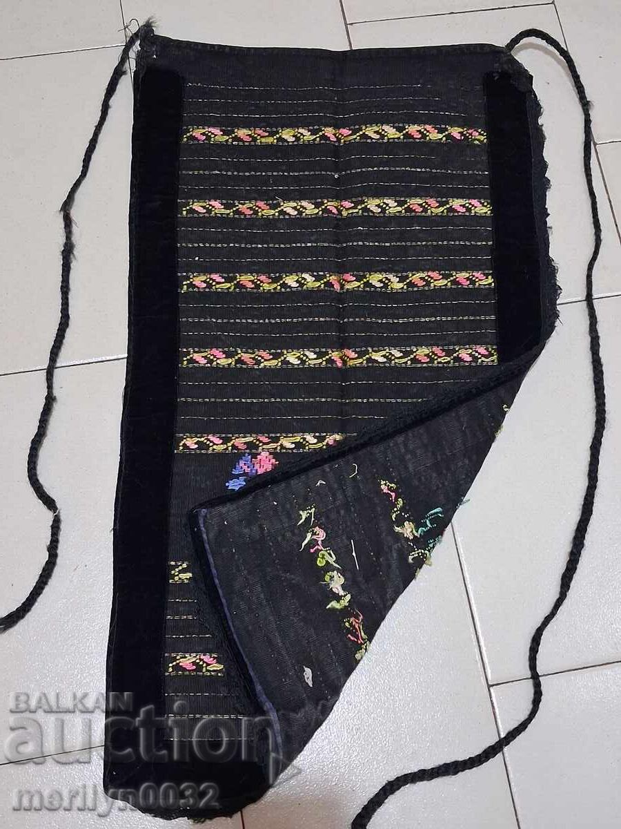 Licitație Șorț vechi țesut manual cu broderie, costum