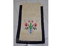Șorț vechi țesut manual cu broderie, costum