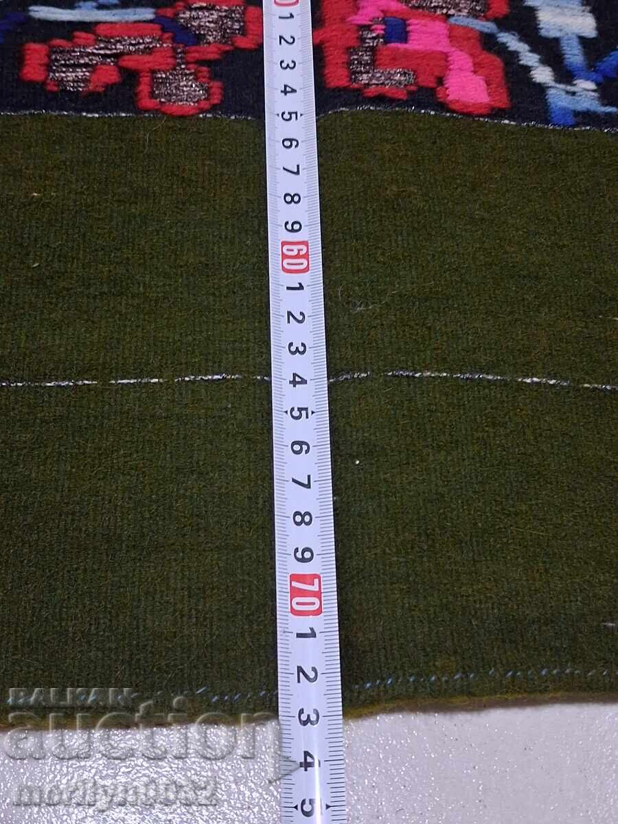 Livrarea Șorț vechi țesut manual cu broderie, costum
