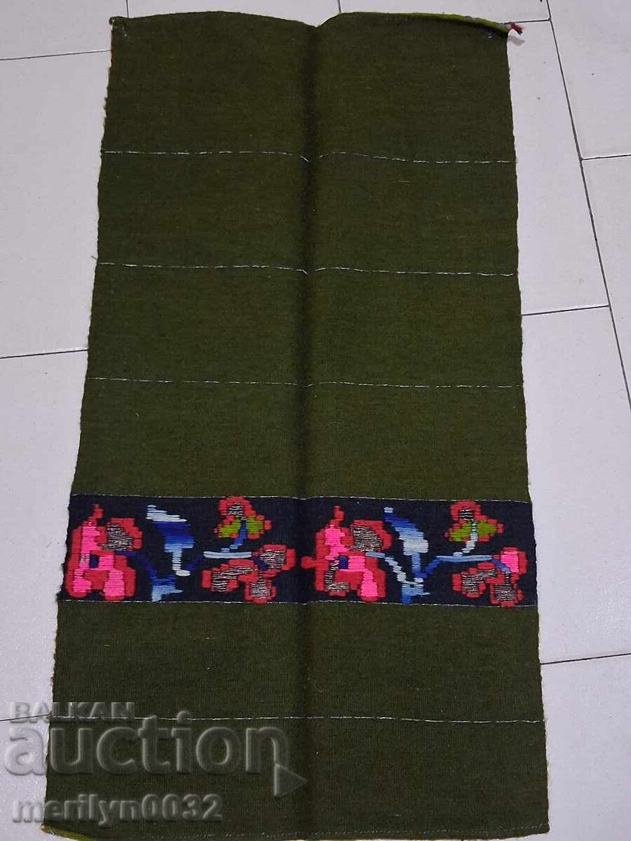 Șorț vechi țesut manual cu broderie, costum