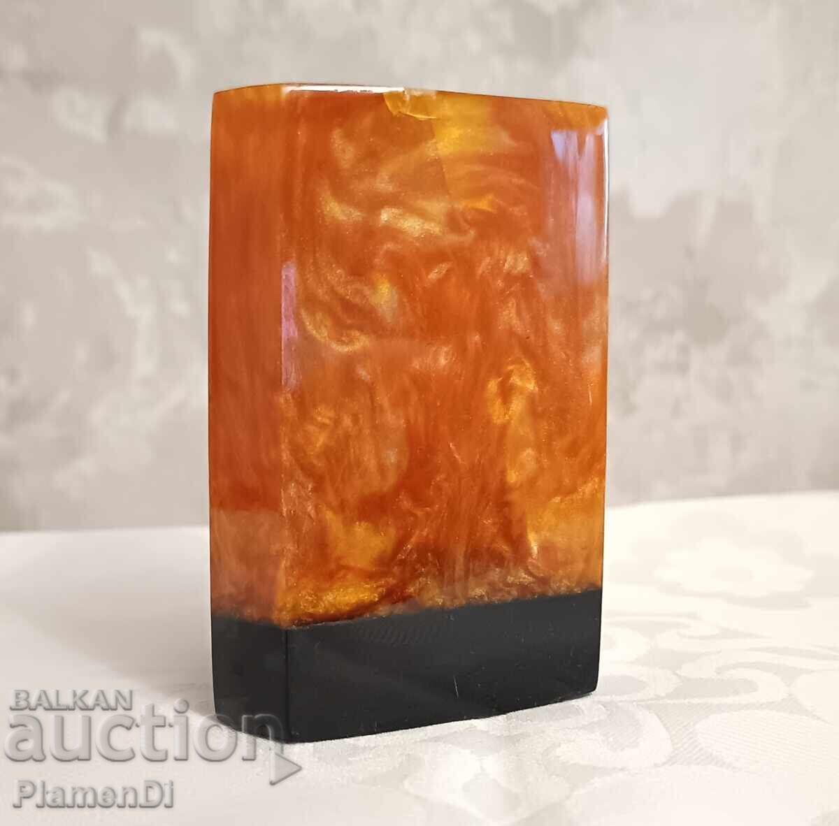 Licitație Suport de creioane/vază vintage din Catalin Bakelite Lava Flow