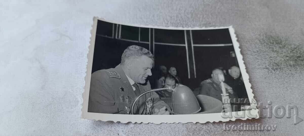 Fotografie Ofițer la tribună Fotografie Ofițer la tribună