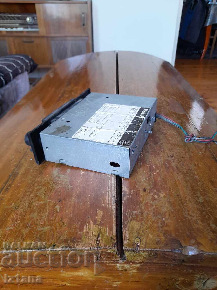 Livrarea Radio-casetofon auto vechi Philips 648