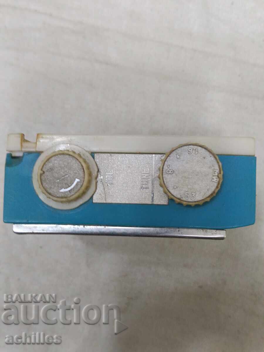Παλιό ρωσικό τρανζίστορ Cosmos με τιμή € 8.00 | 15.65 BGN