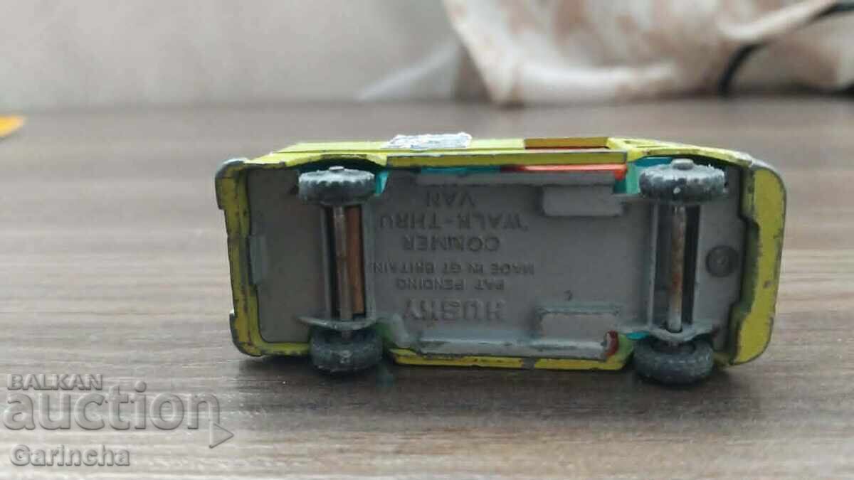 Παράδοση Husky England 1/64