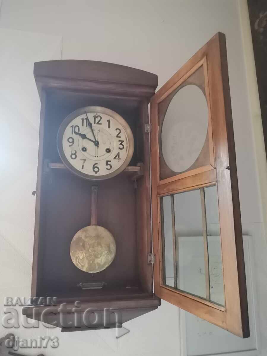 Licitație Colecție 5 ceasuri de perete germane Junghans Licitație Colecție 5 ceasuri de perete germane Junghans