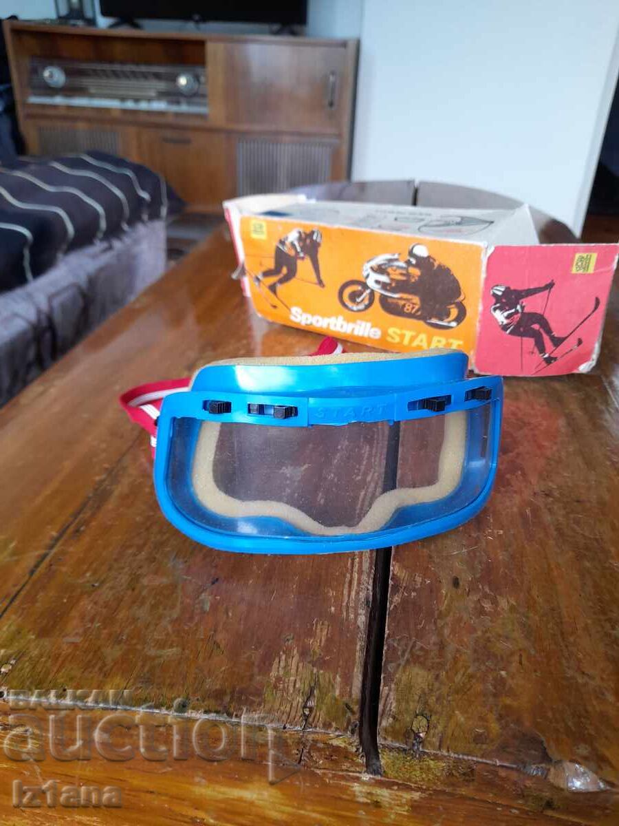 Ochelari de schi vechi Start cu preț € 21.00 | 41.07 BGN