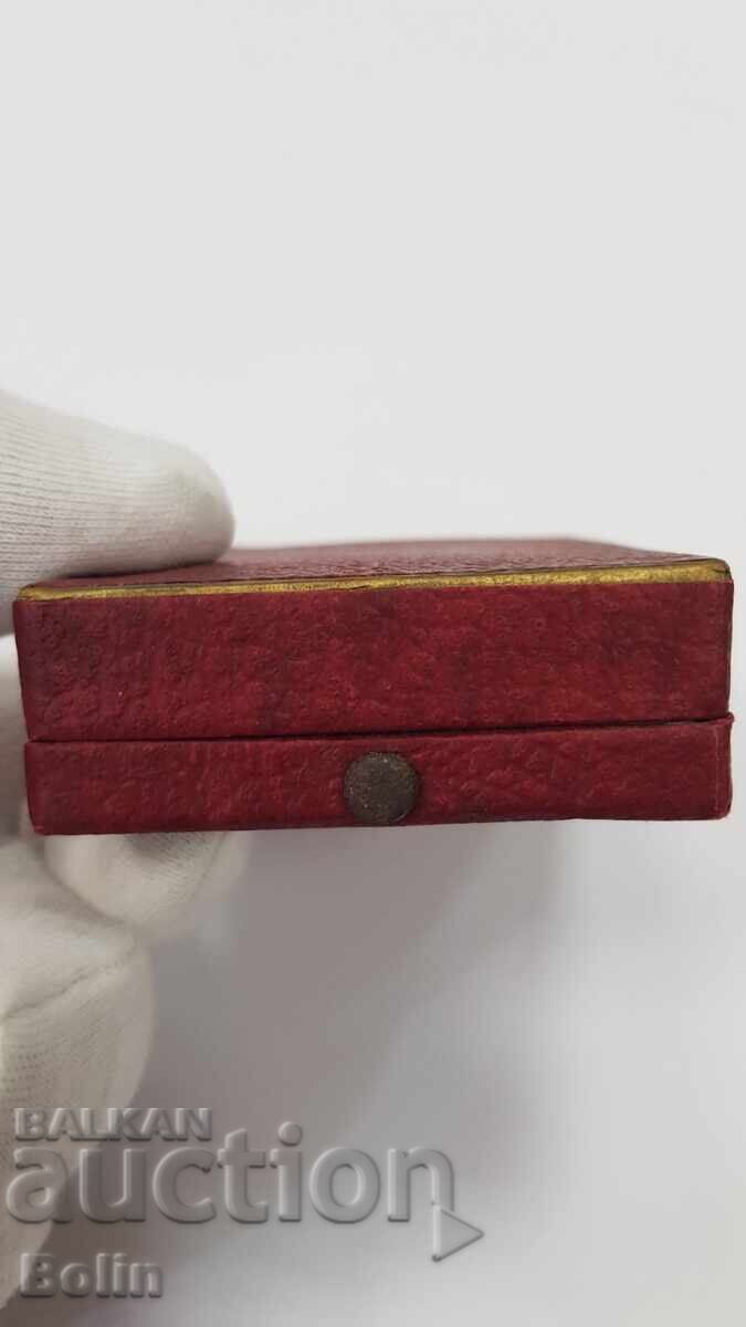 Licitație Cutie de colecție pentru semn regal bulgăresc, insignă