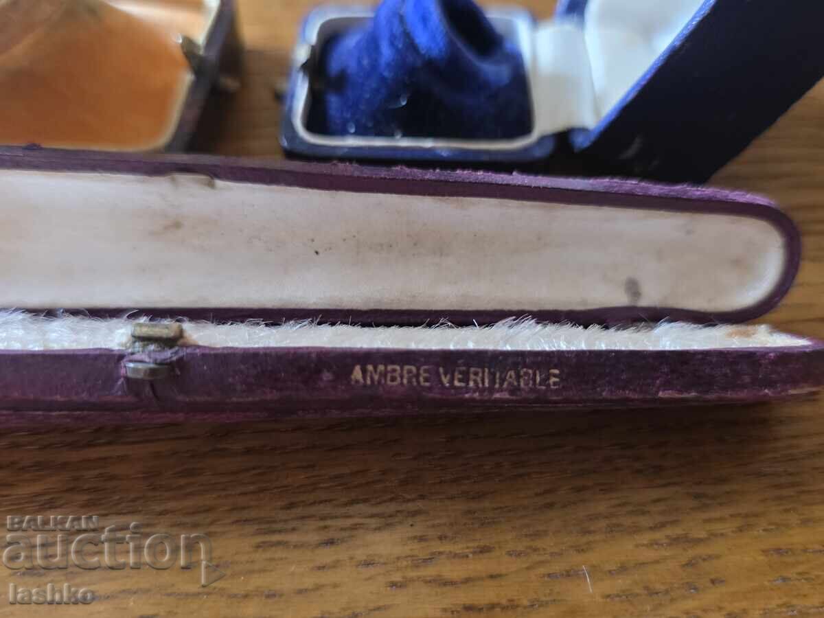 Delivery of Old jewelry box