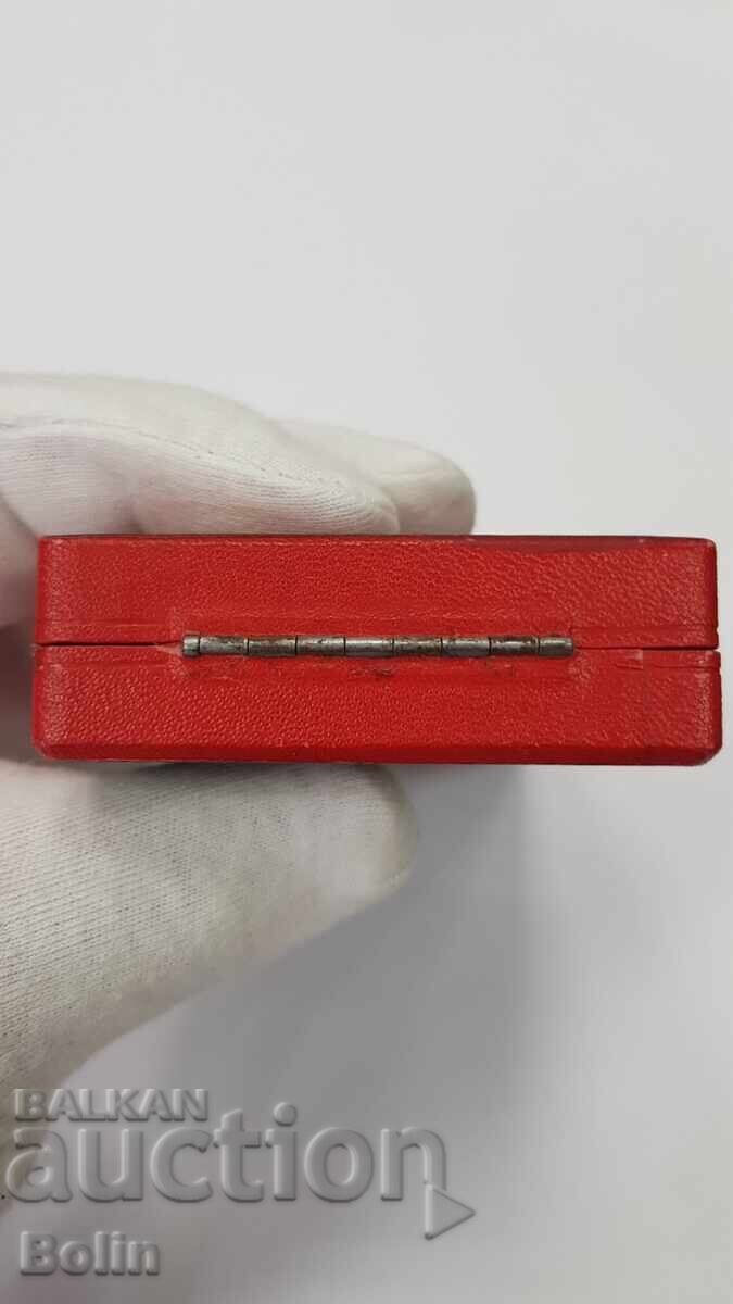 Delivery of Rare Case for Order of Civil Merit 3rd Class Delivery of Rare Case for Order of Civil Merit 3rd Class