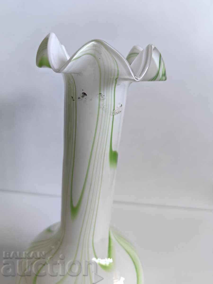 Auction OLD VASE BEAUTIFUL SHAPES BLOWN GLASS HEALTHY Auction OLD VASE BEAUTIFUL SHAPES BLOWN GLASS HEALTHY