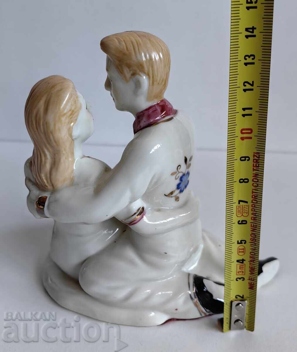 Licitație FIGURINĂ DIN PORȚELAN STATUETĂ CUPLU ÎNDRĂGOSTIT SĂNĂTOS Licitație FIGURINĂ DIN PORȚELAN STATUETĂ CUPLU ÎNDRĂGOSTIT SĂNĂTOS