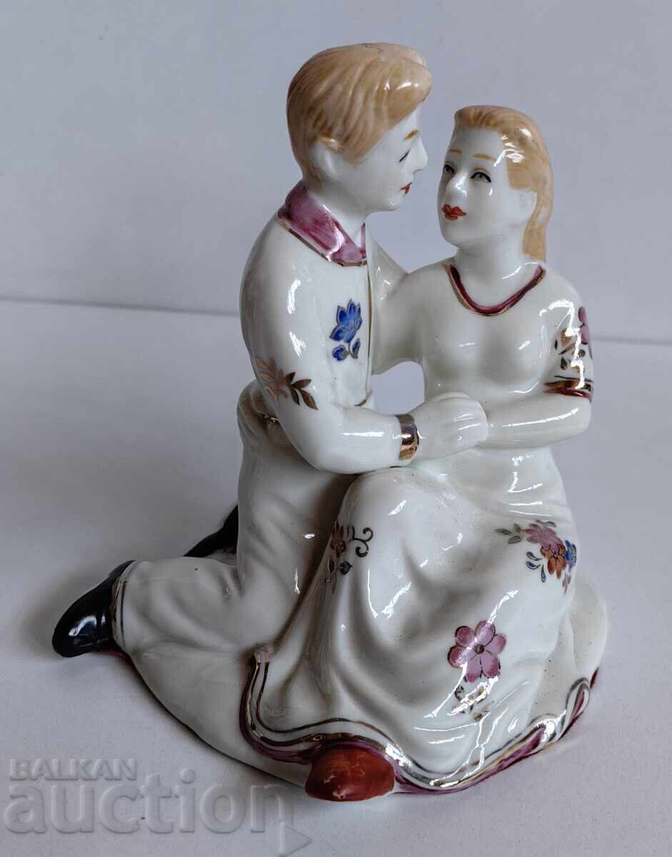 FIGURINĂ DIN PORȚELAN STATUETĂ CUPLU ÎNDRĂGOSTIT SĂNĂTOS FIGURINĂ DIN PORȚELAN STATUETĂ CUPLU ÎNDRĂGOSTIT SĂNĂTOS