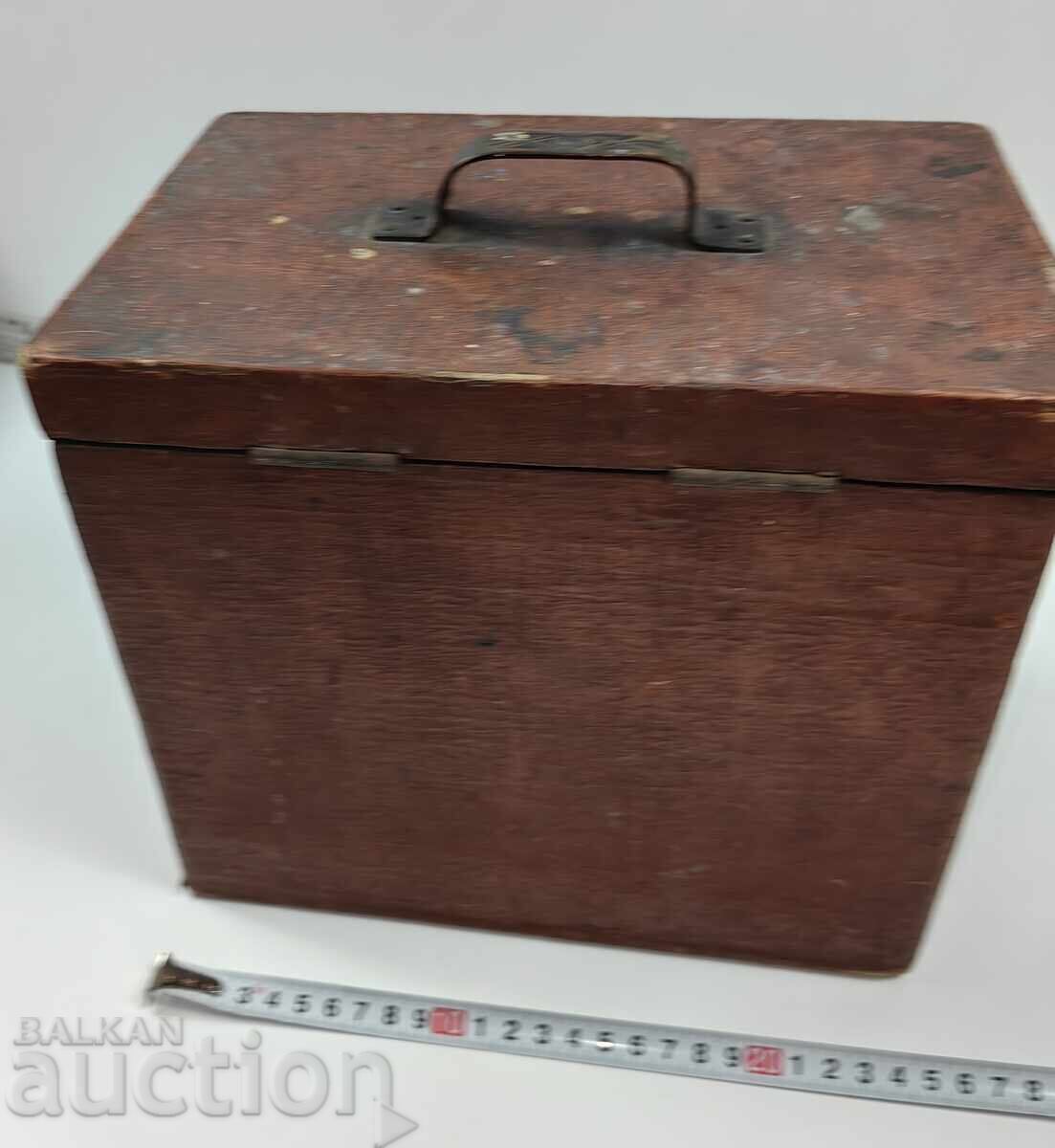 Delivery of OLD LARGE WOODEN BOX LOCK WITHOUT KEY SUITCASE CHEST