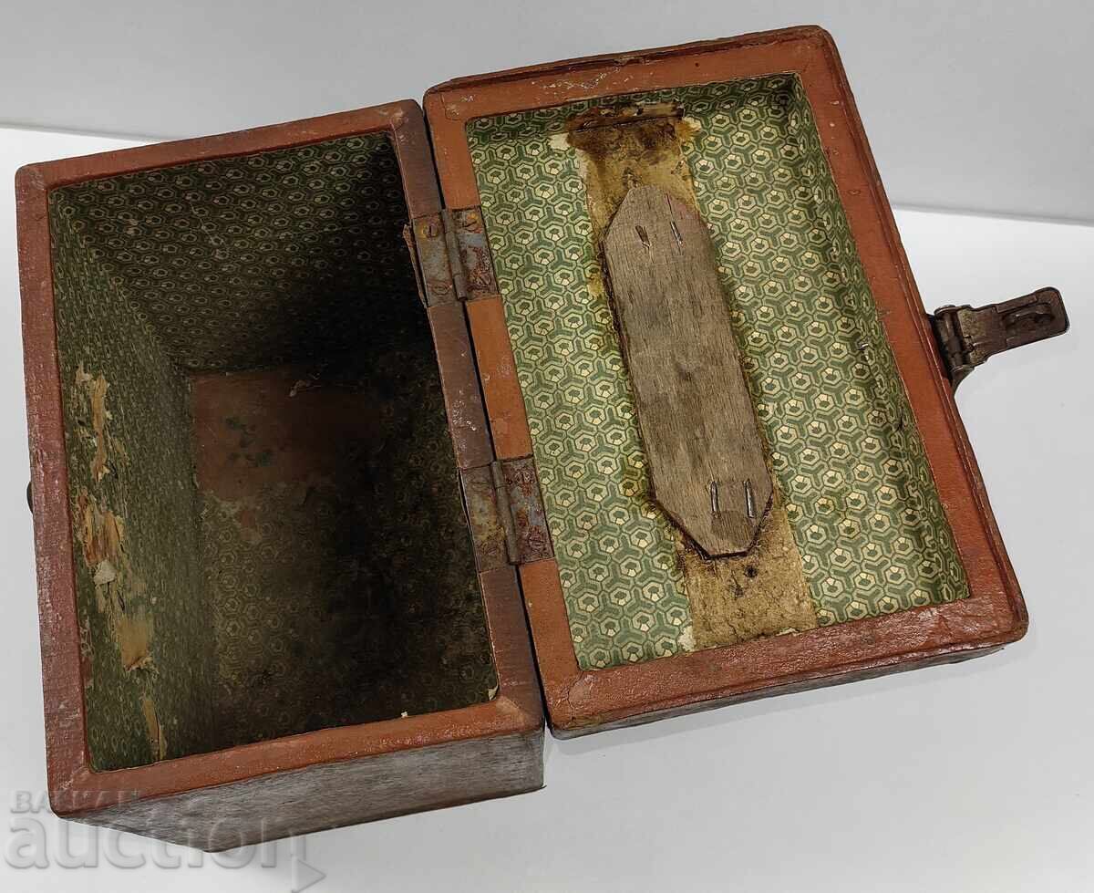 OLD LARGE WOODEN BOX LOCK WITHOUT KEY SUITCASE CHEST - 6