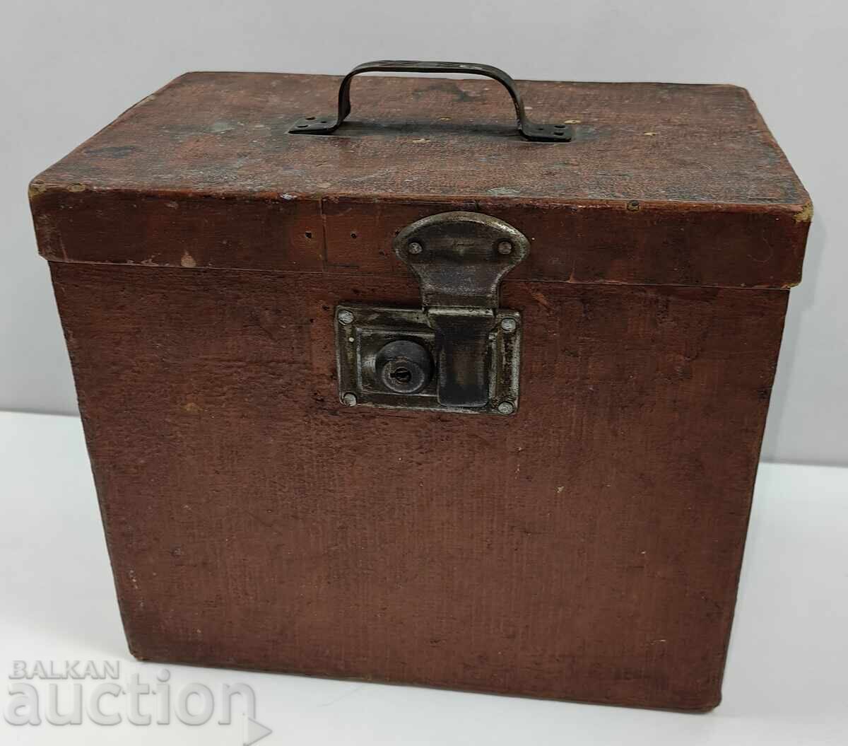 OLD LARGE WOODEN BOX LOCK WITHOUT KEY SUITCASE CHEST