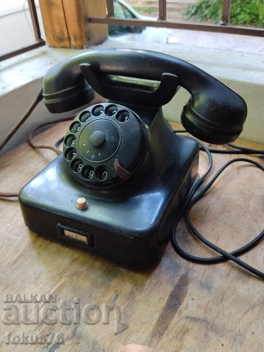 Telefon german vechi din bachelită din Al Doilea Război Mondial cu preț € 79.00 | 154.51 BGN Telefon german vechi din bachelită din Al Doilea Război Mondial cu preț € 79.00 | 154.51 BGN