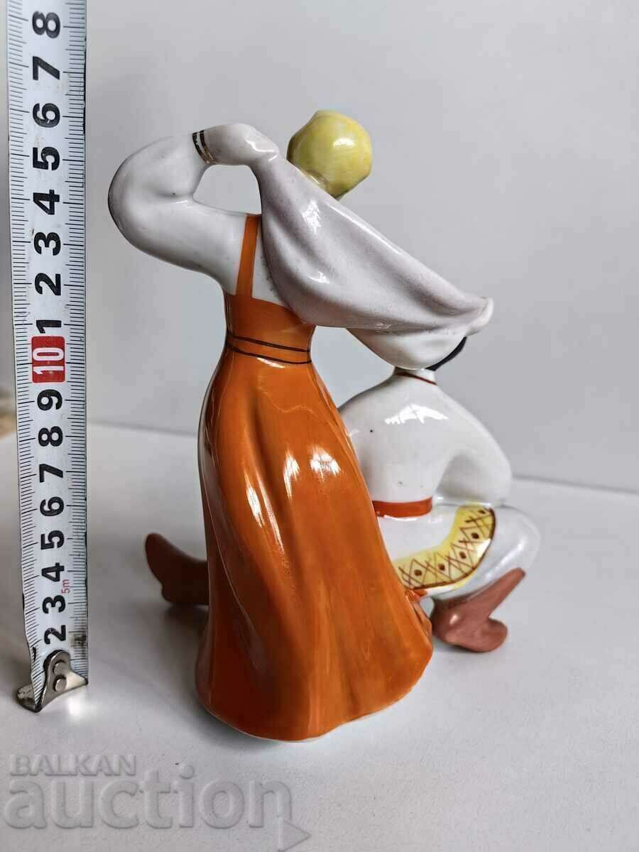Livrarea FIGURA DE COMPOZIȚIE URSS PORȚELAN ARE STATUETA NOTĂ