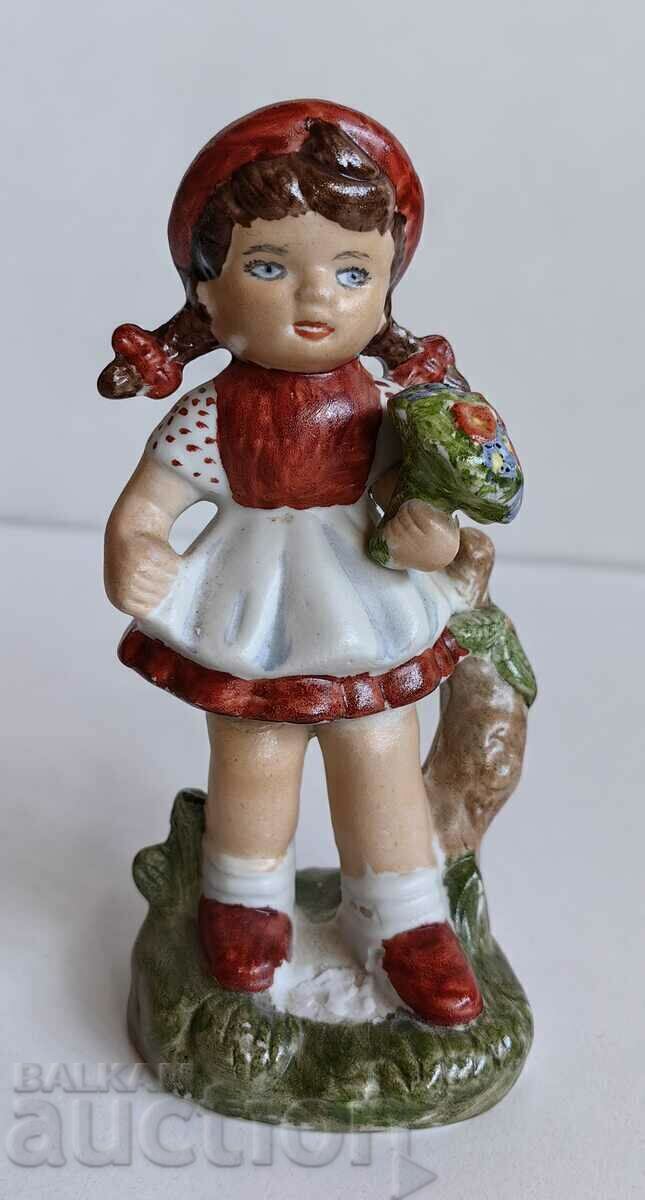 .PORCELAIN FIGURE THE RED RIDING RIDING STATUETTE MARKED - 6