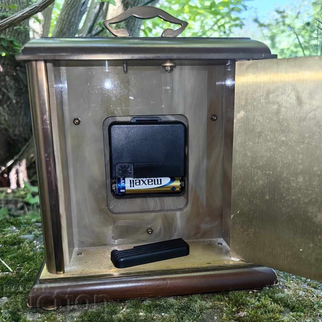 Delivery of BEAUTIFUL MASSIVE BATTERY-OPERATED MANTEL CLOCK WORKING