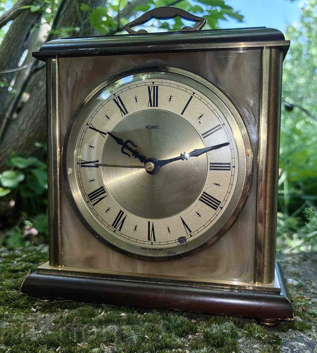 BEAUTIFUL MASSIVE BATTERY-OPERATED MANTEL CLOCK WORKING