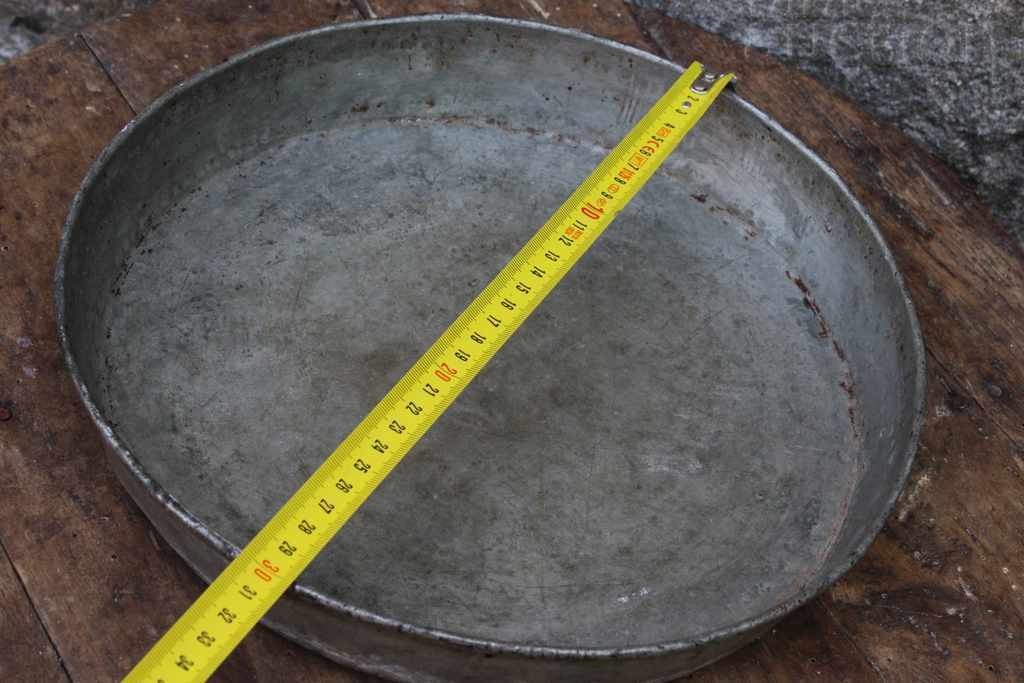 TAVĂ VECHE DIN CUPRU DIN 1926, CUPRU, ALAMĂ, PENTRU PLĂCINTĂ, VAS DIN CUPRU cu preț € 7.00 | 13.69 BGN TAVĂ VECHE DIN CUPRU DIN 1926, CUPRU, ALAMĂ, PENTRU PLĂCINTĂ, VAS DIN CUPRU cu preț € 7.00 | 13.69 BGN