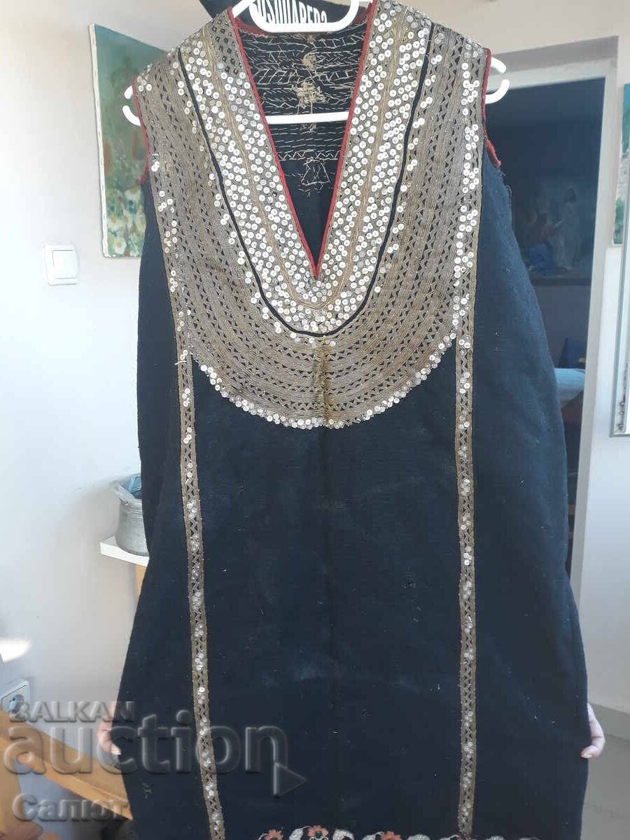 Costum popular din Graovo cu preț € 65.00 | 127.13 BGN