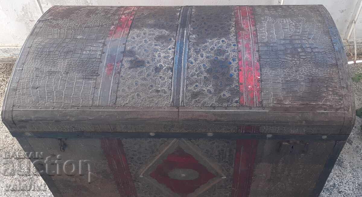 Antique chest (dowry chest) with price € 55.00 | 107.57 BGN Antique chest (dowry chest) with price € 55.00 | 107.57 BGN