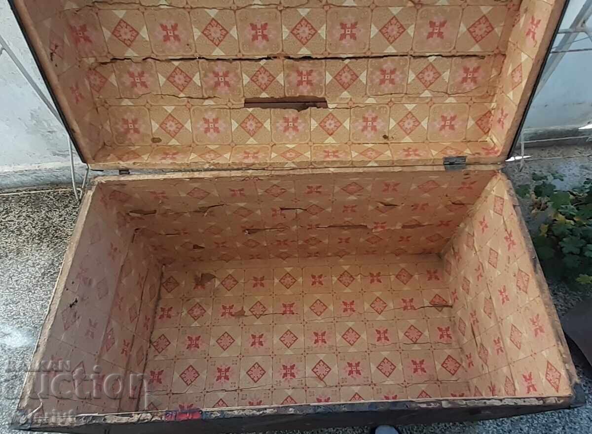 Auction Antique chest (dowry chest) Auction Antique chest (dowry chest)