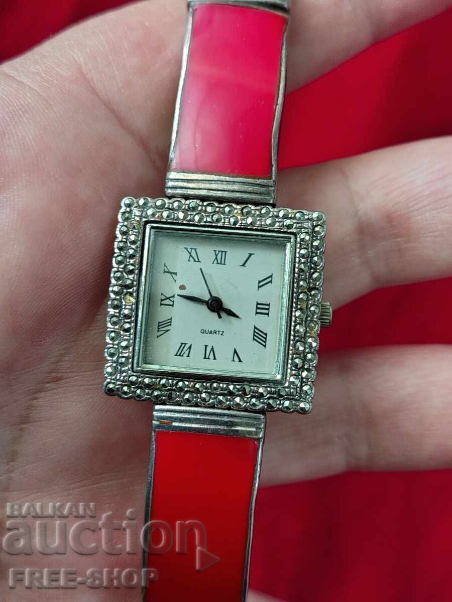 Сребърен 925 с камъчета по корпуса  -Работи с цена € 79.99 | 156.45 лв.