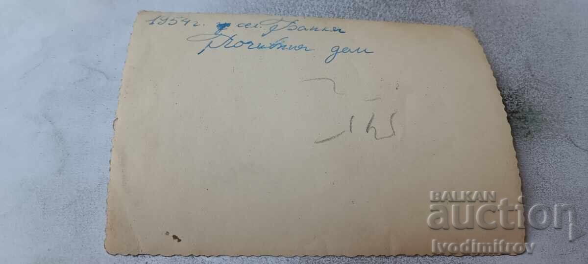 Snimka Bankya mŭzhe, zheni i detsa pred pochivniya dom 1954 με τιμή € 0.84 | 1.64 BGN